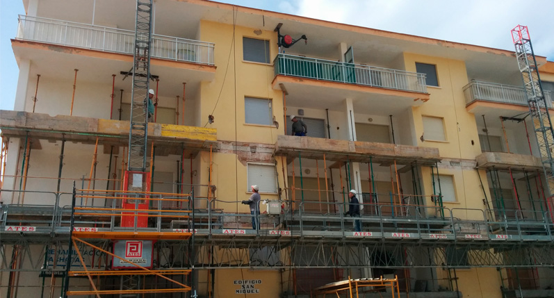 Rehabilitación fachada Edificio San Miguel en Playa Bellreguard | Estudio Arquitectura Roberto Moratal