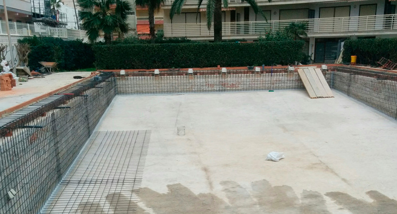 Reforma de piscina Apartamentos Hawai en Playa de Gandia | Estudio Arquitectura Roberto Moratal